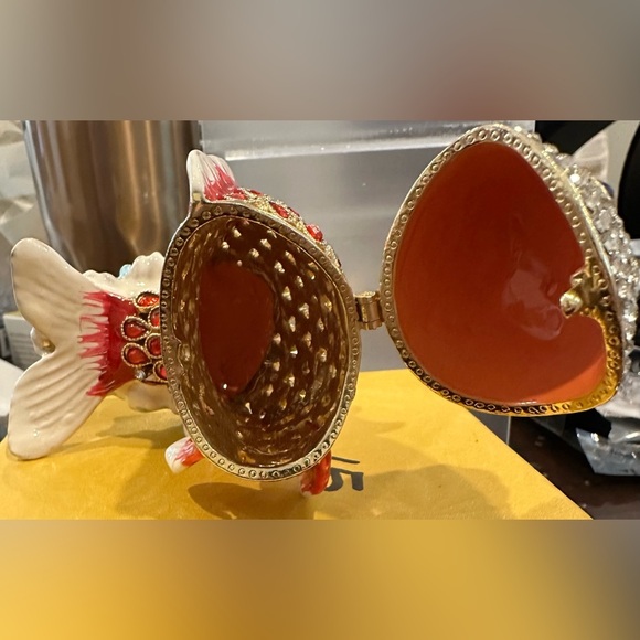 Colorful Fish/Pearl Trinket Holder Gold, White/Blue Enamel, Red/Wht Crystals NIB - Picture 6 of 7